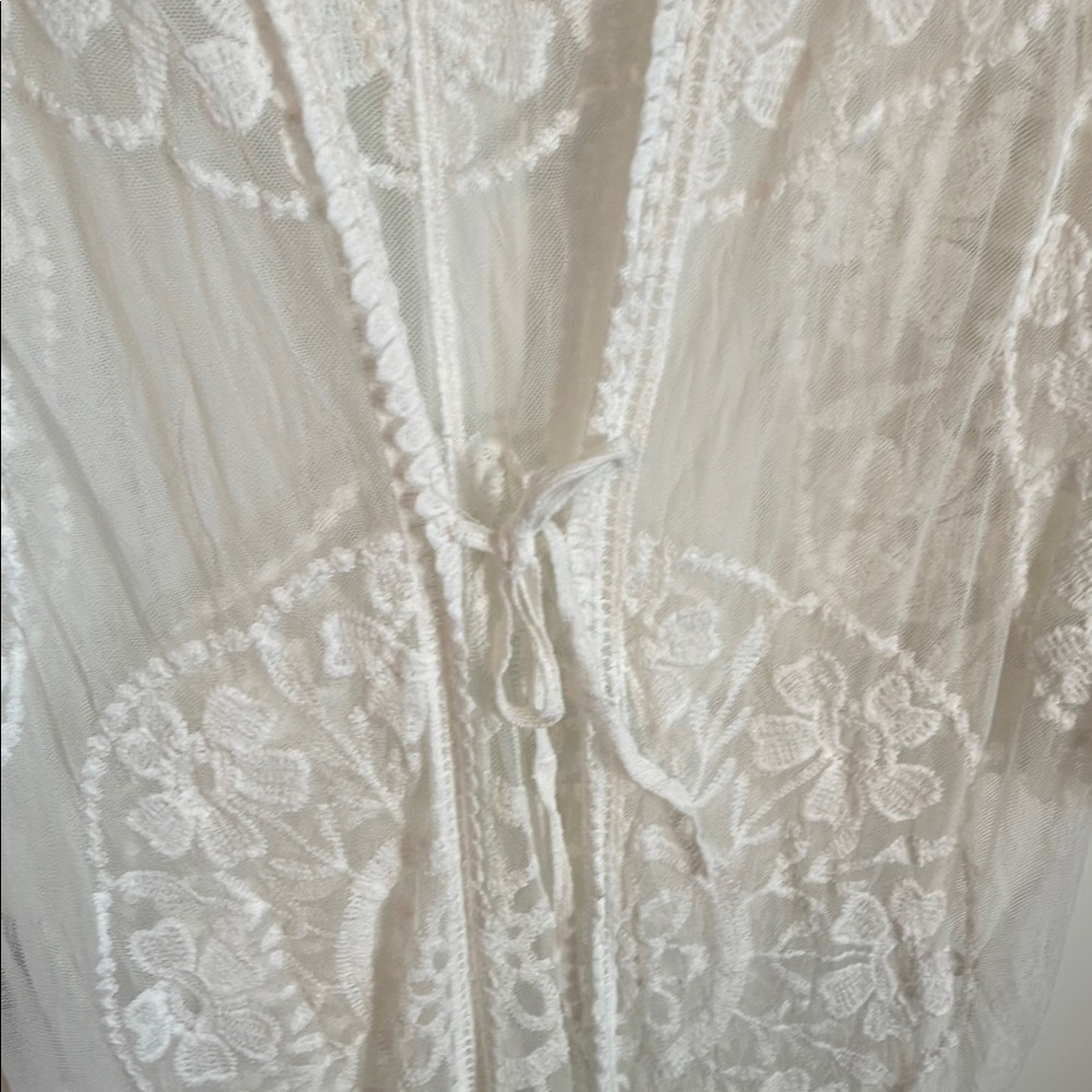 Elegant Sheer White Lace Kimono - Picture 4 of 6